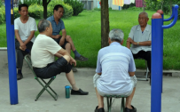 上海娱乐新闻：退休老人每月花一万多去按摩店合适吗？